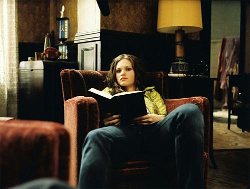 Next Door - Manche Türen Sollten Nie Geöffnet Werden Next Door - Manche Türen Sollten Nie Geöffnet Werden